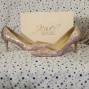 Jewel Badgley Mischka Women's Lyla Pump Rose Gold
